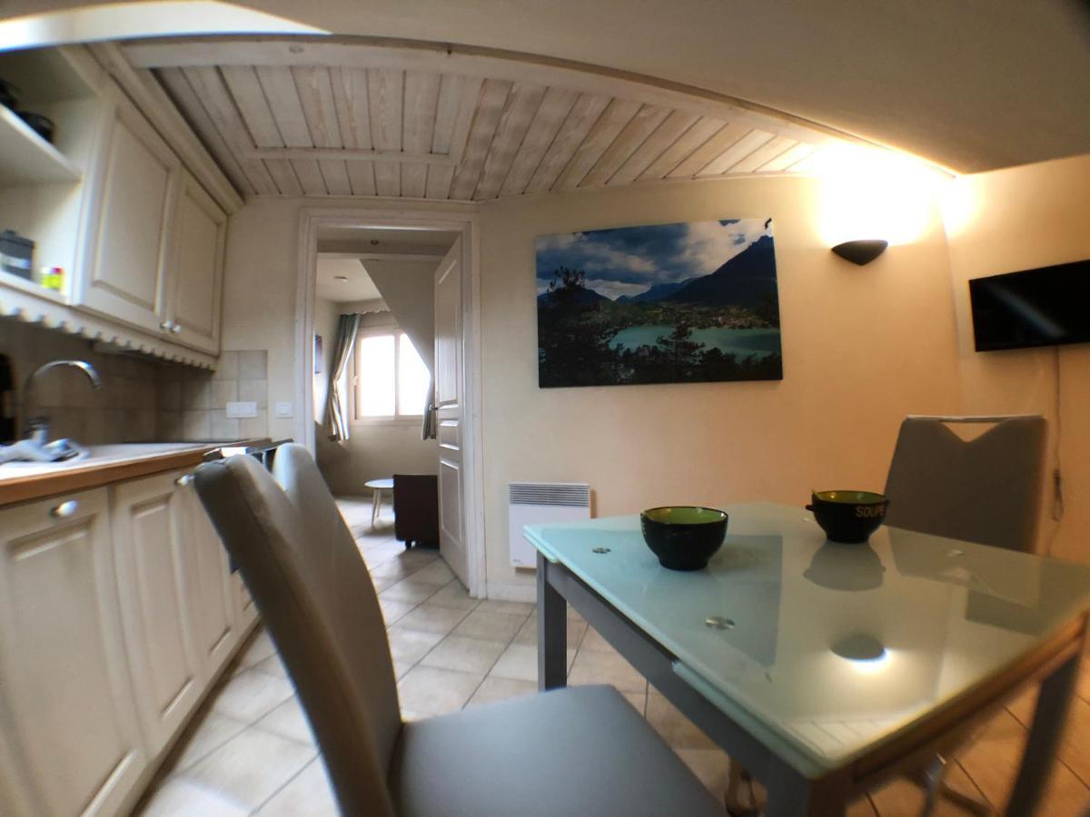 Logement Atypique Avec Vue Unique Panoramique Sur Le Lac D'Annecy, Dans Une Residence Avec Plage Et Ponton Privee Sur La Commune De Duingt Zewnętrze zdjęcie