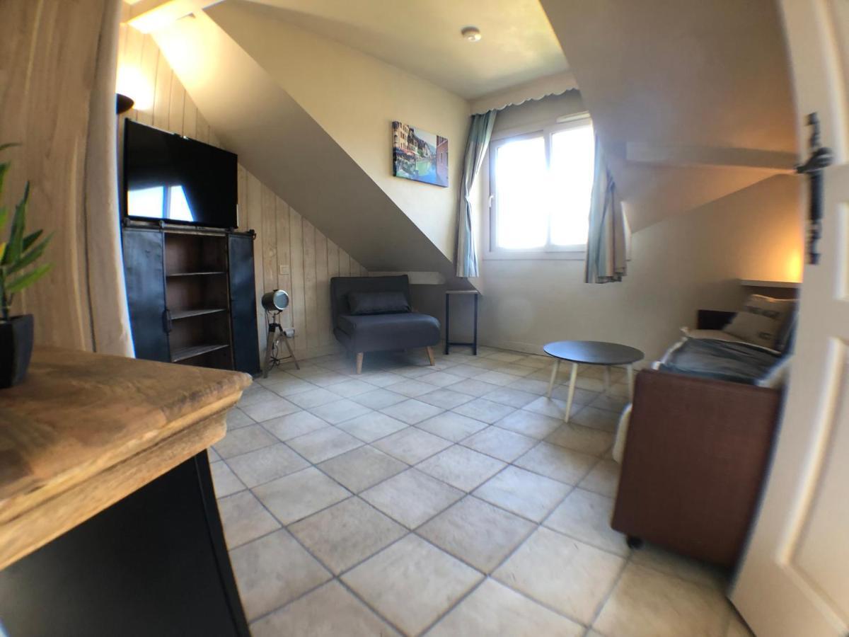 Logement Atypique Avec Vue Unique Panoramique Sur Le Lac D'Annecy, Dans Une Residence Avec Plage Et Ponton Privee Sur La Commune De Duingt Zewnętrze zdjęcie